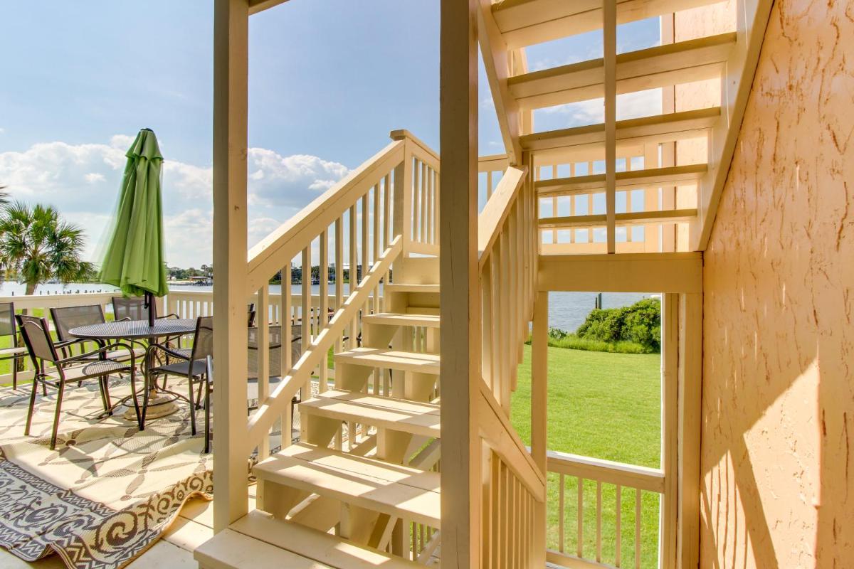 The Treehouse On the Bay - main image