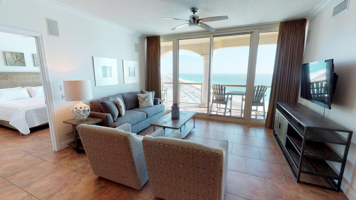 Luxurious 2 BR Condo with Panoramic Ocean Views - main image