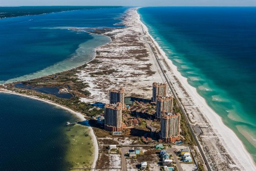 Luxurious 2 BR Condo with Panoramic Ocean Views - image 12
