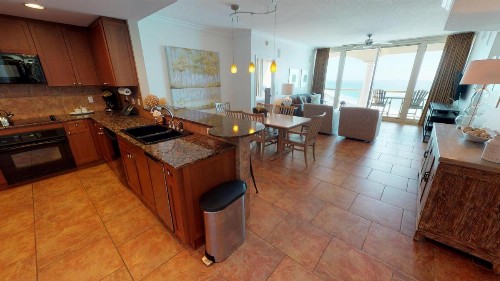 Luxurious 2 BR Condo with Panoramic Ocean Views - image 17