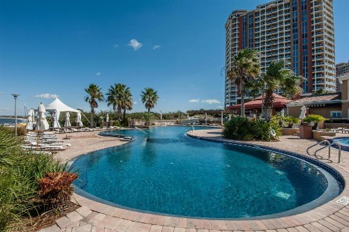 Luxurious 2 BR Condo with Panoramic Ocean Views - image 19