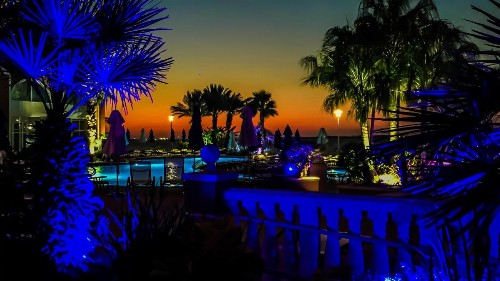 Luxurious 2 BR Condo with Panoramic Ocean Views - image 23