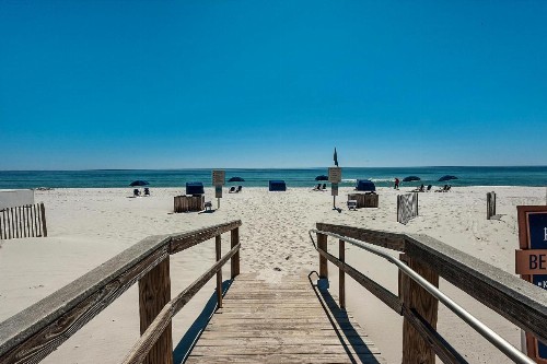 Luxurious 2 BR Condo with Panoramic Ocean Views - image 26
