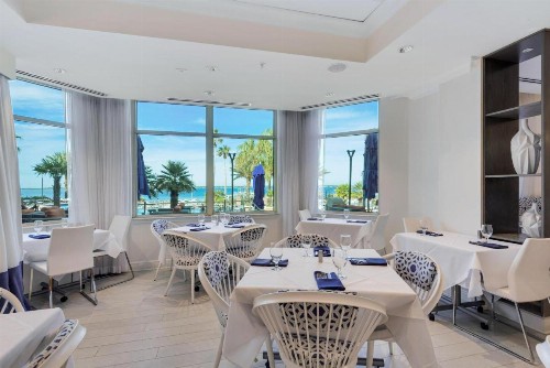 Luxurious 2 BR Condo with Panoramic Ocean Views - image 29