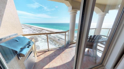 Luxurious 2 BR Condo with Panoramic Ocean Views - image 31