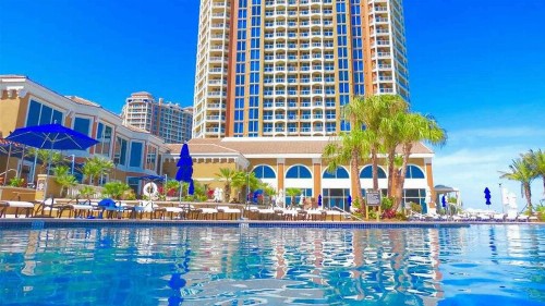 Luxurious 2 BR Condo with Panoramic Ocean Views - image 32