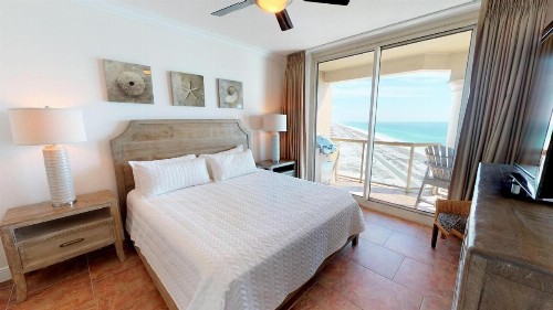 Luxurious 2 BR Condo with Panoramic Ocean Views - image 35
