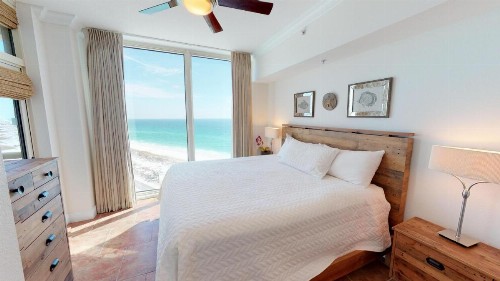 Luxurious 2 BR Condo with Panoramic Ocean Views - image 39
