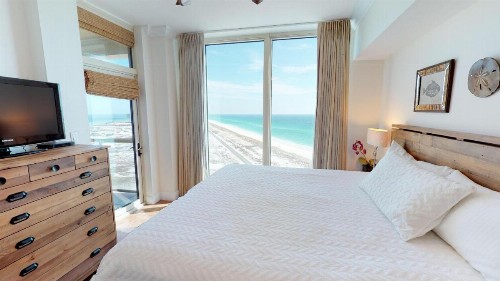 Luxurious 2 BR Condo with Panoramic Ocean Views - image 43