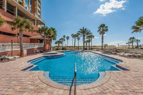 Luxurious 2 BR Condo with Panoramic Ocean Views - image 47