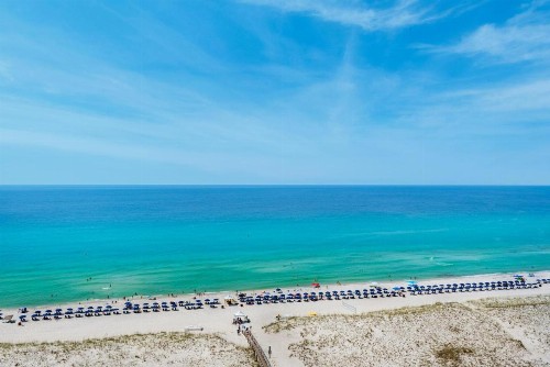 Luxurious 2 BR Condo with Panoramic Ocean Views - image 6