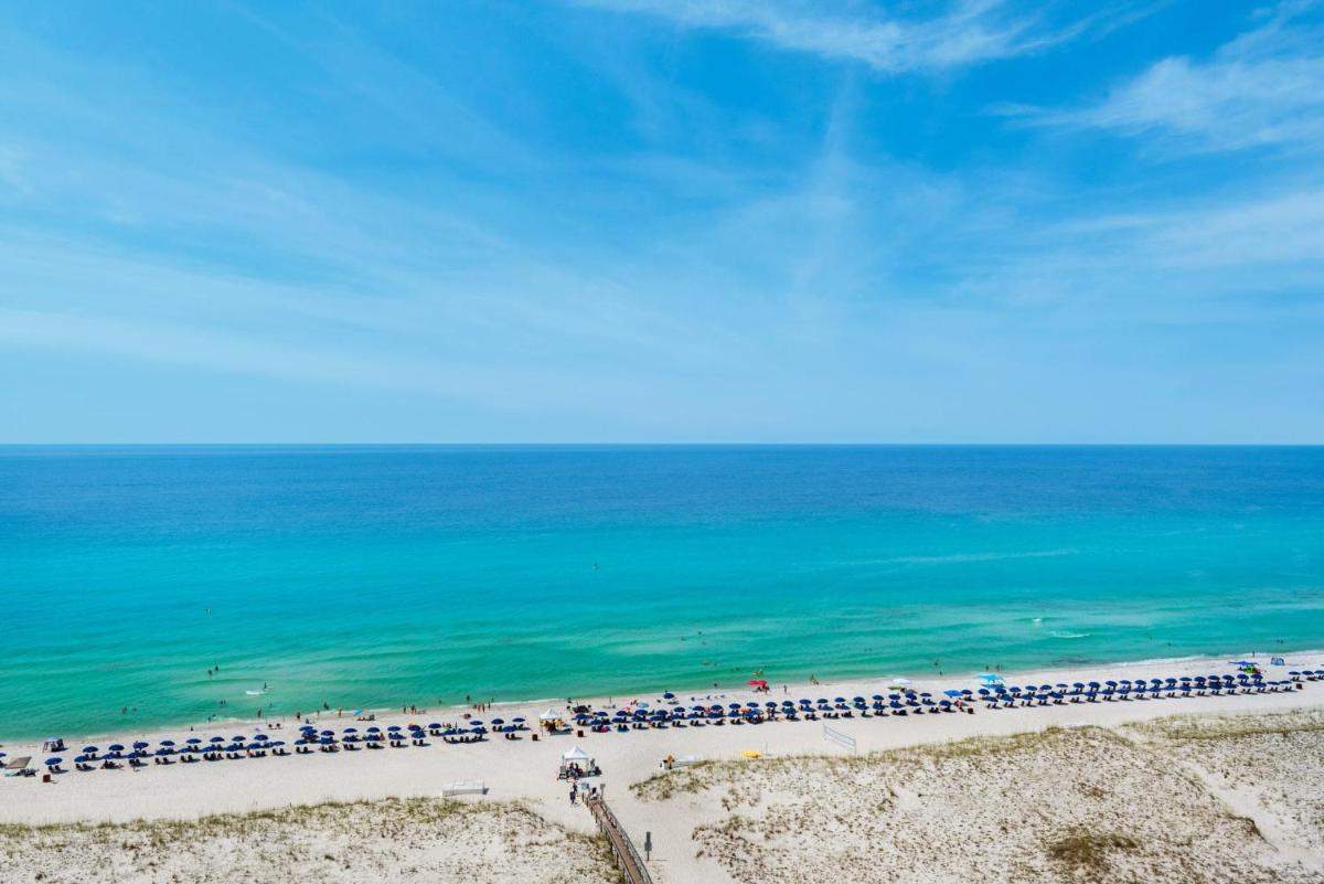 Luxurious 2 BR Condo with Panoramic Ocean Views - image 6