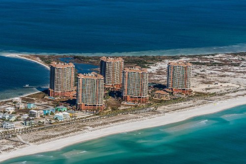 Luxurious 2 BR Condo with Panoramic Ocean Views - image 8