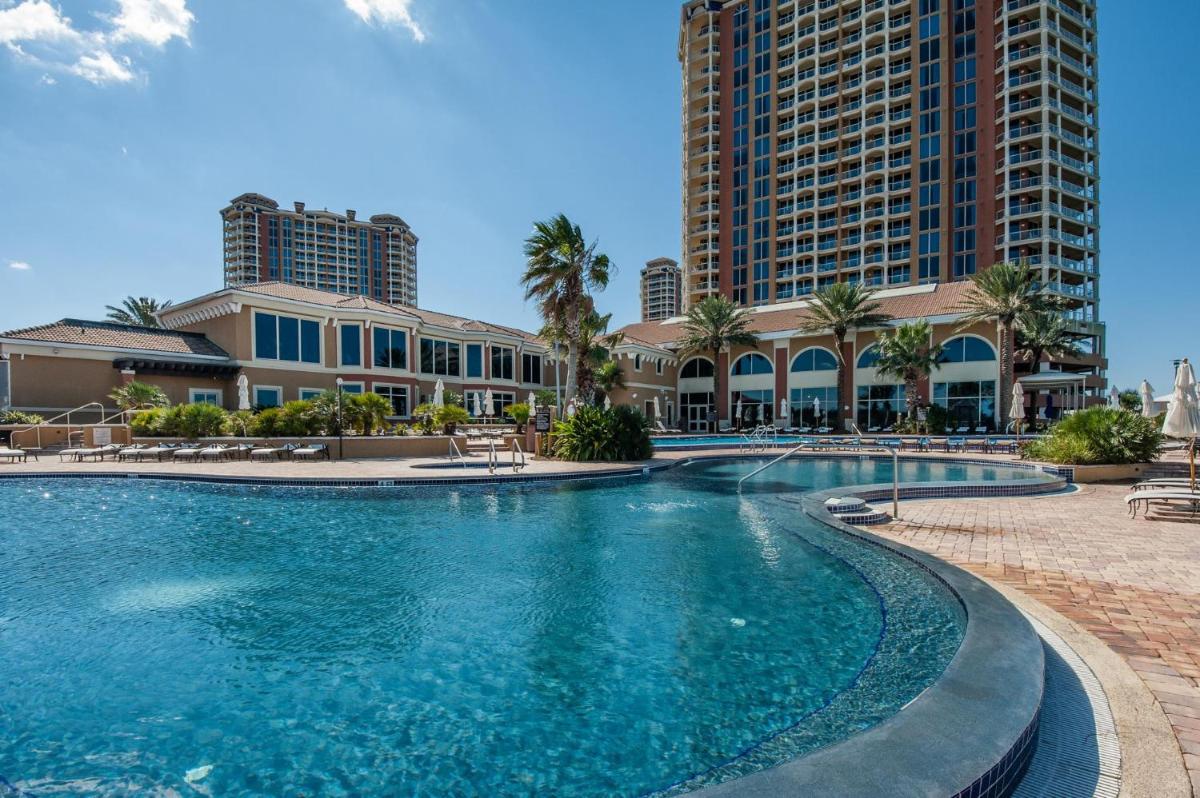 Luxurious 3 BR SkyHome with Panoramic Ocean Views and Steps From The Beach - image 4