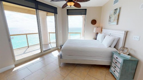 Luxurious 3 BR SkyHome with Panoramic Ocean Views and Steps From The Beach - image 7