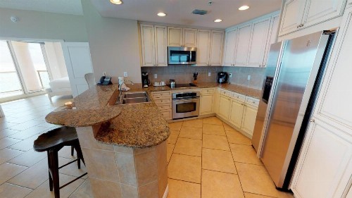 Luxurious 3 BR SkyHome with Panoramic Ocean Views and Steps From The Beach - image 8