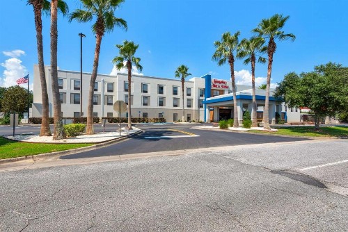 Hampton Inn & Suites Pensacola I-10 N at University Town Plaza