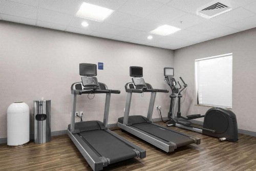 Hampton Inn & Suites Pensacola I-10 N at University Town Plaza - image 20