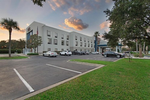 Hampton Inn & Suites Pensacola I-10 N at University Town Plaza - image 21