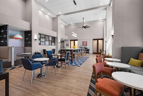 Hampton Inn & Suites Pensacola I-10 N at University Town Plaza - image 27