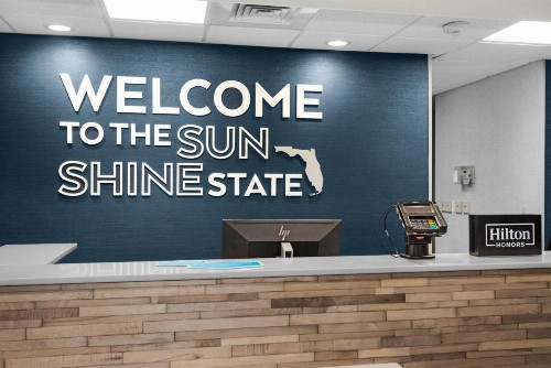 Hampton Inn & Suites Pensacola I-10 N at University Town Plaza - image 3