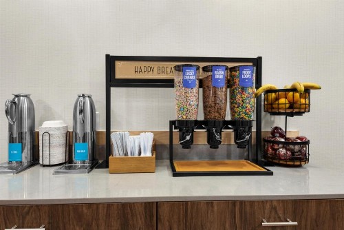 Hampton Inn & Suites Pensacola I-10 N at University Town Plaza - image 32