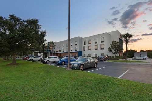 Hampton Inn & Suites Pensacola I-10 N at University Town Plaza - image 40