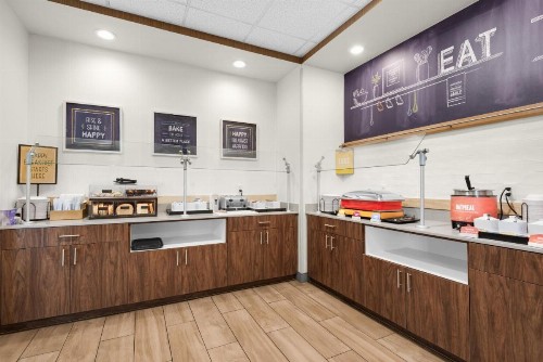 Hampton Inn & Suites Pensacola I-10 N at University Town Plaza - image 42