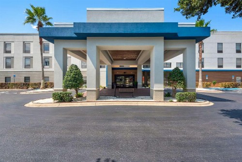 Hampton Inn & Suites Pensacola I-10 N at University Town Plaza - image 5