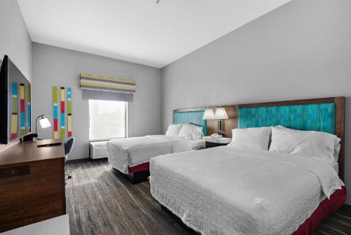 Hampton Inn & Suites Pensacola I-10 N at University Town Plaza - image 9