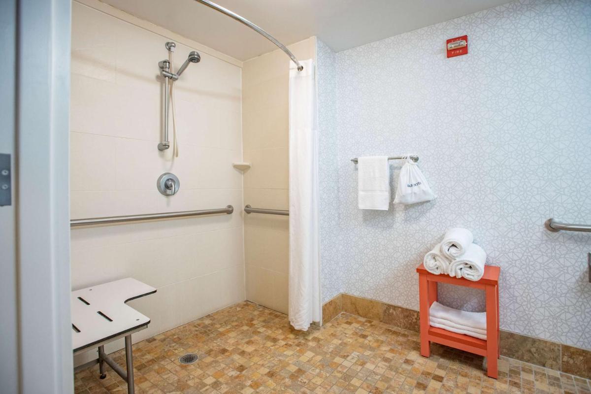 Hampton Inn Pensacola-Airport - image 5