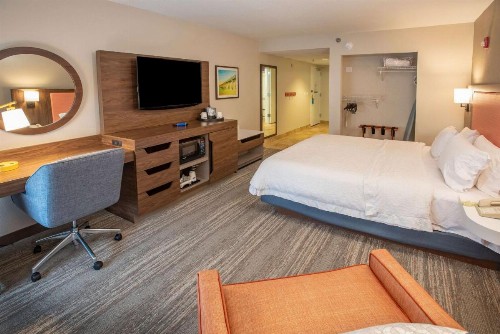 Hampton Inn Pensacola-Airport - image 9