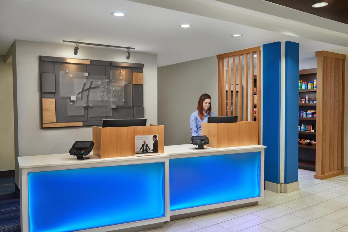 Holiday Inn Express Hotel & Suites Pensacola-West Navy Base an IHG Hotel - image 2