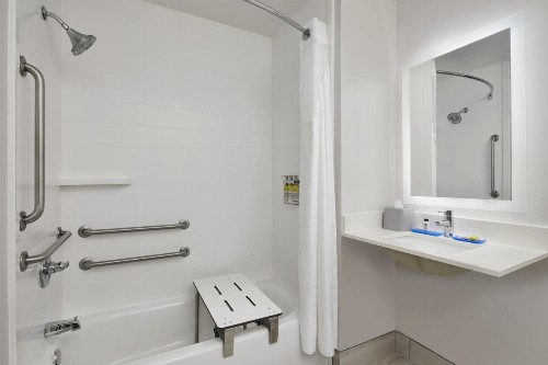 Holiday Inn Express Hotel & Suites Pensacola-West Navy Base an IHG Hotel - image 8