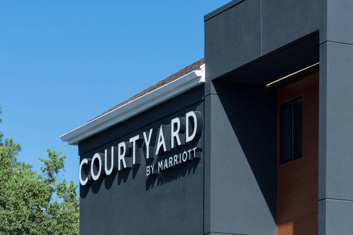 Courtyard by Marriott Pensacola - main image