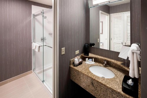 Courtyard by Marriott Pensacola - image 13