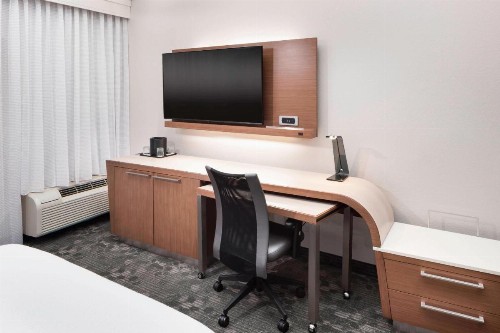 Courtyard by Marriott Pensacola - image 16