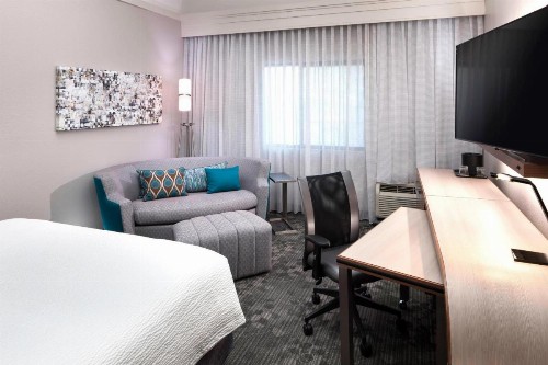 Courtyard by Marriott Pensacola - image 2