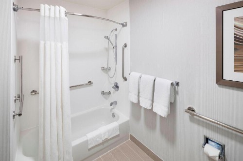 Courtyard by Marriott Pensacola - image 28