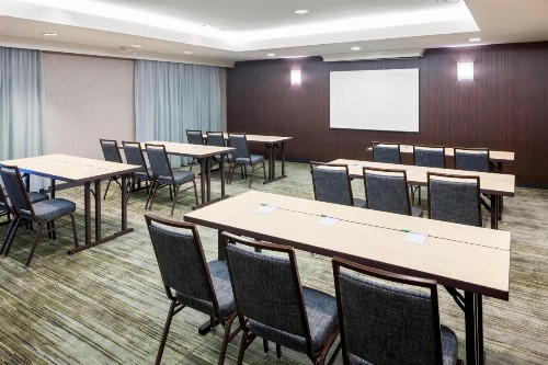 Courtyard by Marriott Pensacola - image 7