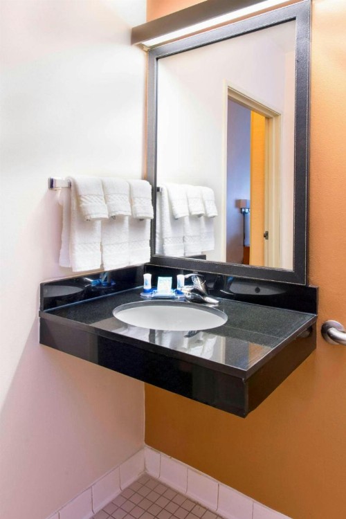 Fairfield Inn by Marriott Pensacola I-10 - image 14