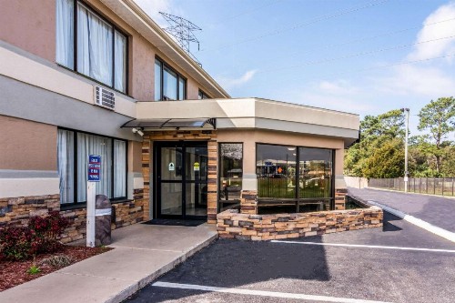 Clarion Inn - image 1