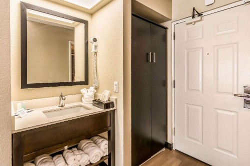 Clarion Inn - image 12