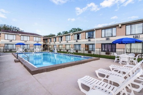 Clarion Inn - image 14