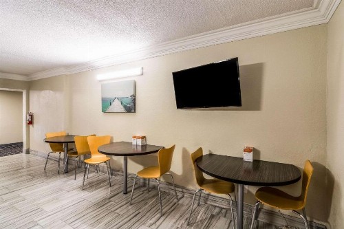 Clarion Inn - image 19