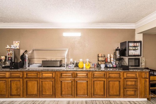 Clarion Inn - image 20