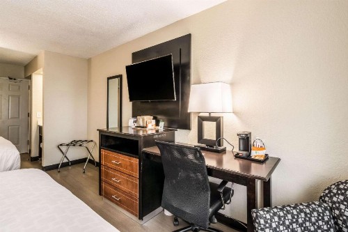 Clarion Inn - image 6