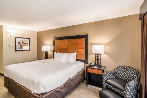 Clarion Inn - image 8