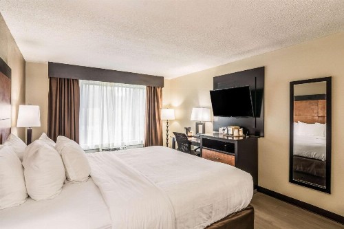 Clarion Inn - image 9