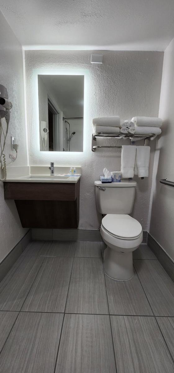 Comfort Inn Pensacola - University Area - image 3